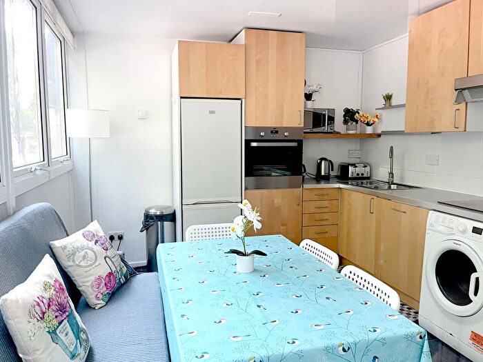 2 Bedroom Flat To Rent In Clipstone Street, London, W1W