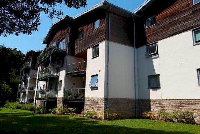 2 Bedroom Flat To Rent In Woodland View, St. Austell PL26