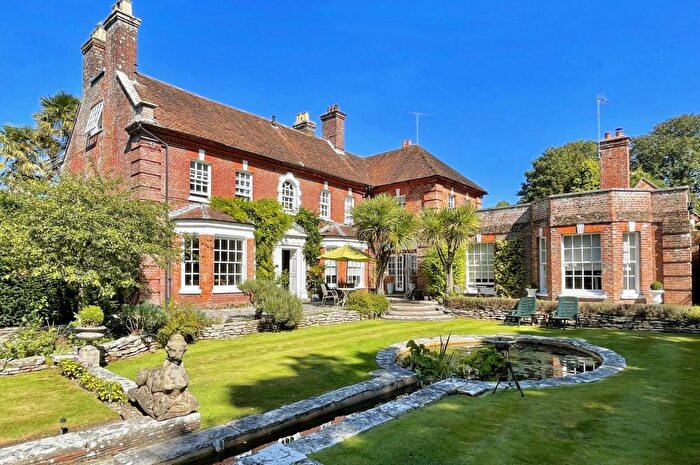 2 Bedroom Flat For Sale In Christchurch Road Ringwood, Hampshire, BH24