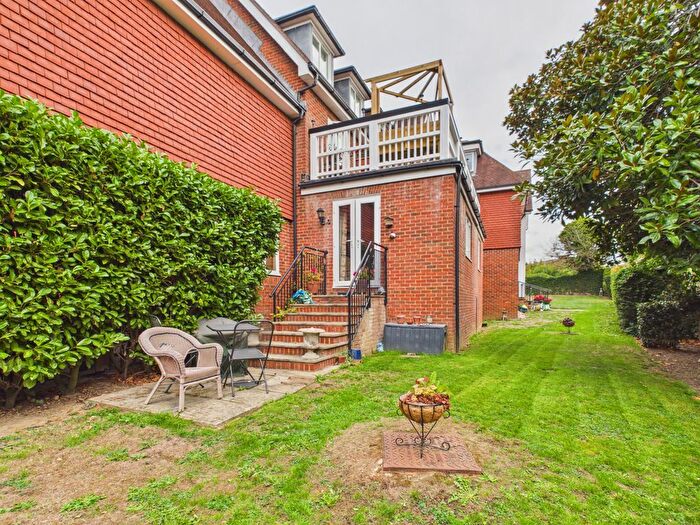 2 Bedroom Flat For Sale In East Street, Tonbridge, TN9