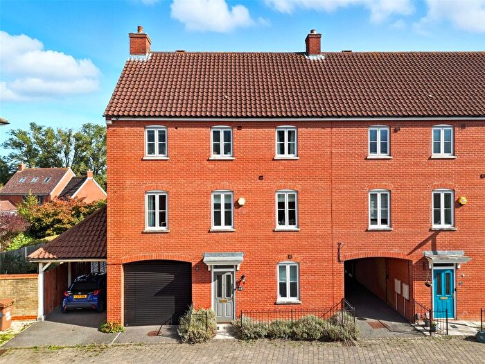 4 Bedroom End Of Terrace House For Sale In Eastwood Park, Great Baddow, Chelmsford, Essex, CM2