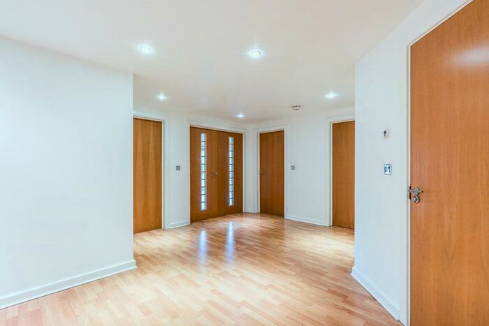 2 Bedroom Flat To Rent In Gloucester Square, Southampton, SO14