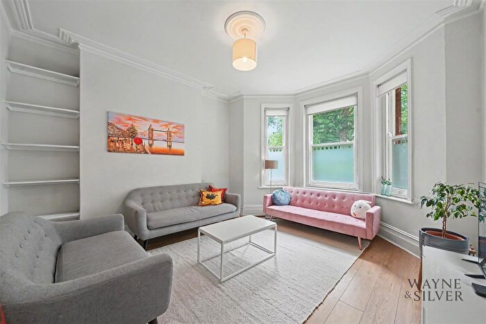 3 Bedroom Flat To Rent In Grantully Road, London, Maida Vale, W9