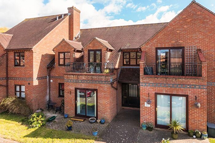 2 Bedroom Flat For Sale In Field Gardens, Steventon, OX13