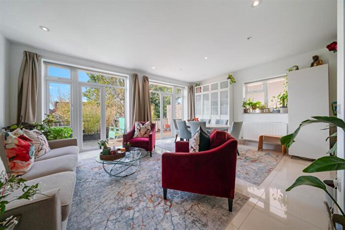 5 Bedroom House To Rent In Montpelier Rise, Golders Green, London, NW11