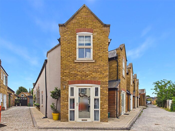 1 Bedroom End Of Terrace House To Rent In Bridle Lane, St Margarets, TW1