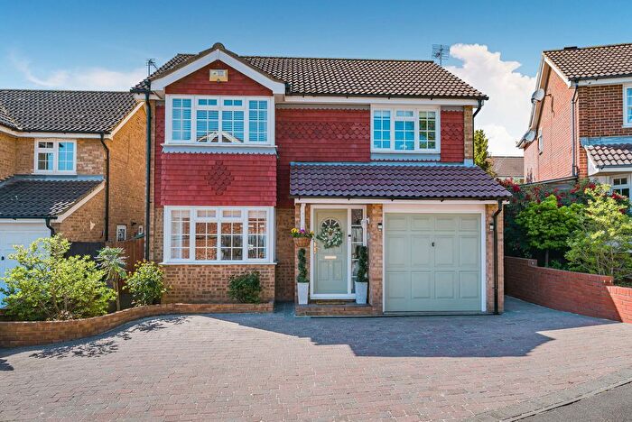 4 Bedroom Detached House For Sale In Baynham Close, Bexley, DA5