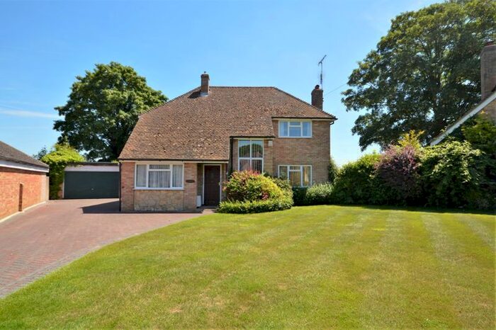 3 Bedroom Detached House For Sale In Mayflower Close, Hartwell, Buckinghamshire, HP17