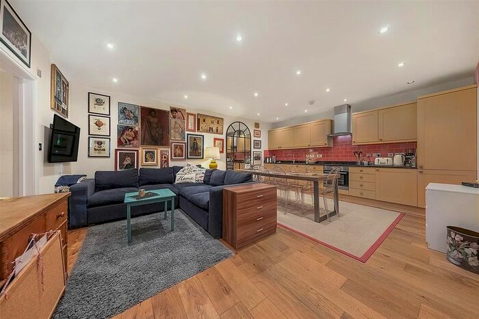 2 Bedroom Flat To Rent In Josephine Avenue, London, SW2