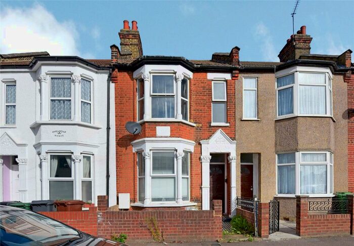 2 Bedroom Flat To Rent In Tavistock Avenue, Walthamstow, London, E17