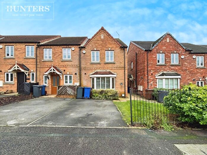 3 Bedroom Town House For Sale In Bellcross Gardens, Cudworth, Barnsley, S72