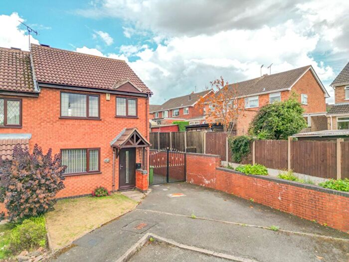 3 Bedroom Semi-Detached House For Sale In The Spires, Nuneaton, CV10