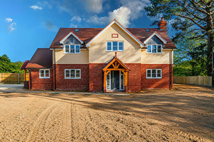 3 Bedroom Detached House For Sale In Botley Road, Southampton, SO32