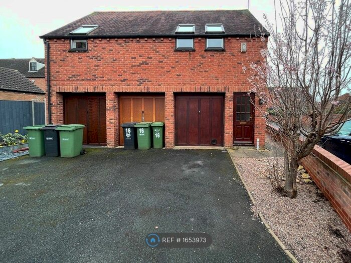 2 Bedroom Flat To Rent In Great Oaty Gardens, Lyppard Hanford, Worcester, WR4