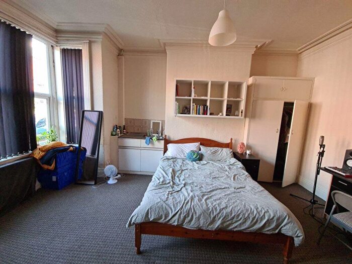 8 Bedroom House To Rent In Manor Terrace, Leeds, LS6