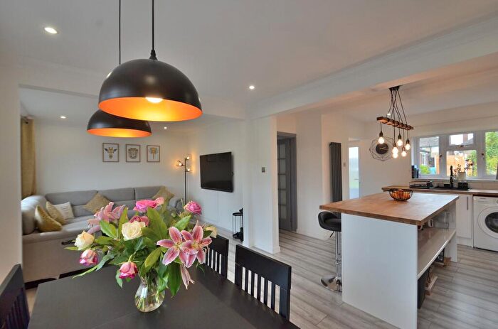 3 Bedroom Semi Detached House To Rent In Southern Way, Wolverton, MK12