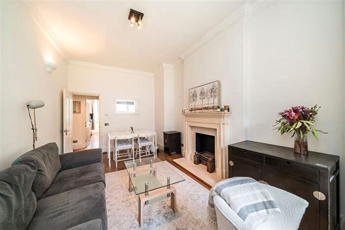 2 Bedroom Flat To Rent In Beaufort Street, London, SW3