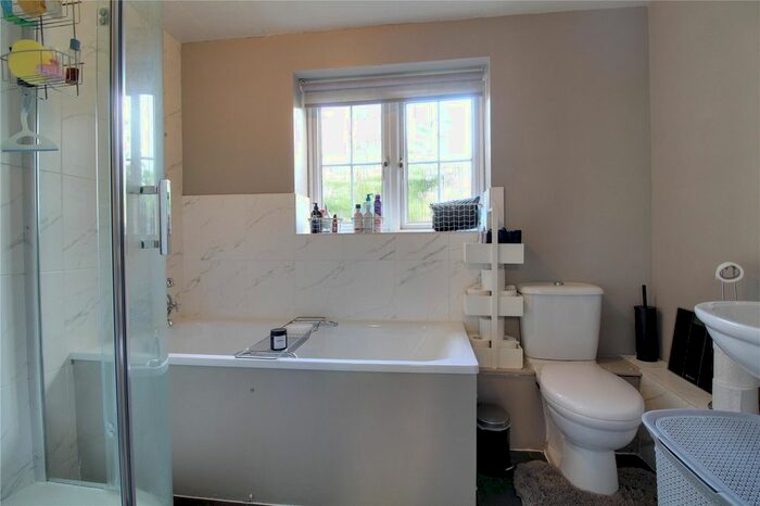 2 Bedroom Flat For Sale In Elvetham Rise, Chineham, Basingstoke, Hampshire, RG24