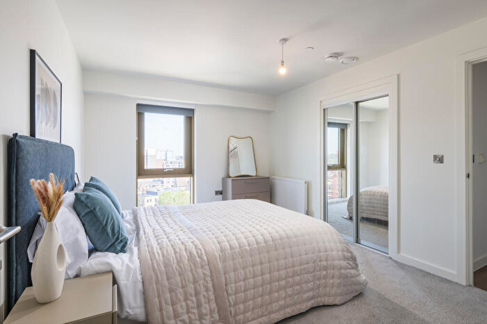 2 Bedroom Apartment To Rent In Emporium House West, Tilling Courtyard, Weldale Street, Reading, Berkshire, RG1