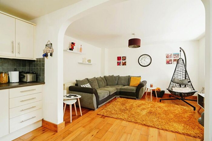 2 Bedroom Barn Conversion For Sale In Priory Lane, Bicester, OX26