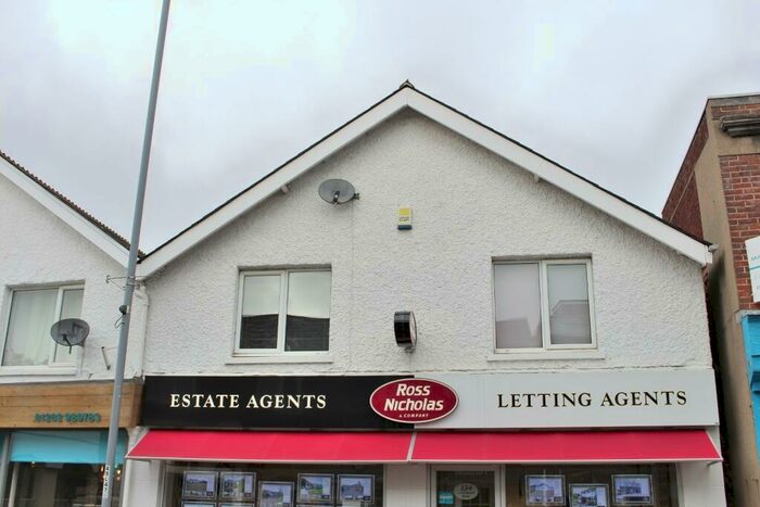 2 Bedroom Flat To Rent In Lymington Road, Highcliffe, Dorset., BH23