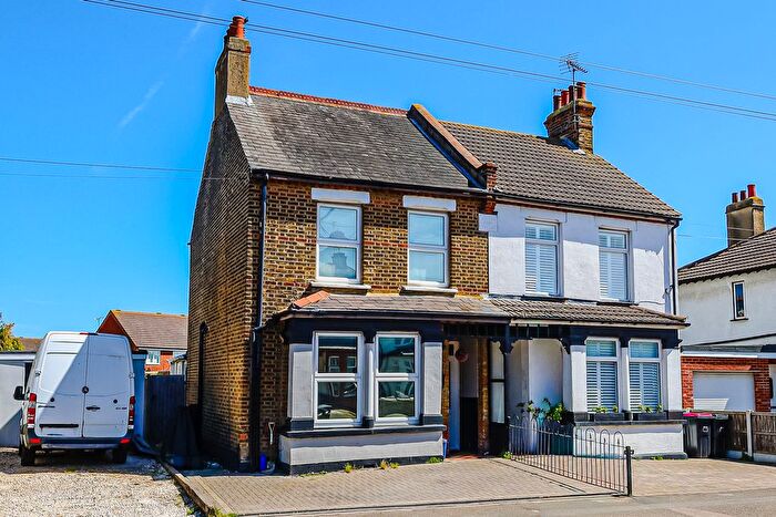 3 Bedroom Semi-Detached House For Sale In Ness Road, Southend-On-Sea, SS3