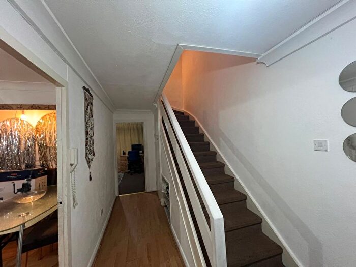 3 Bedroom Flat To Rent In Flat C, Pollokshaws Road, Glasgow, G41