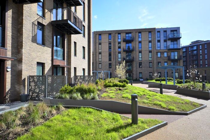 2 Bedroom Flat For Sale In Lockside Lane, Salford, M5