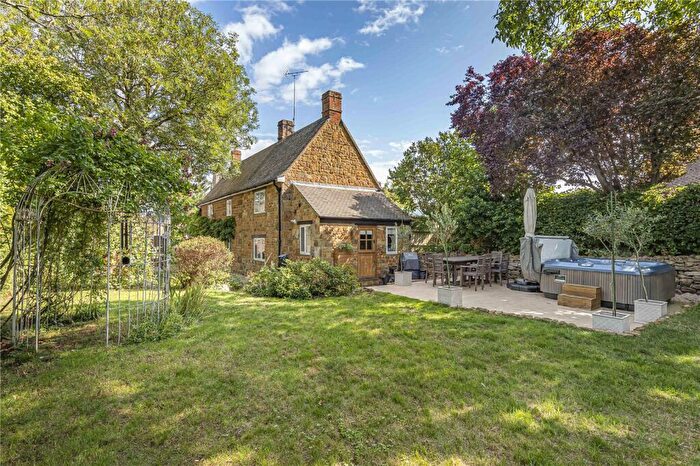 4 Bedroom Detached House For Sale In Church Street, Bloxham, Banbury, Oxfordshire, OX15