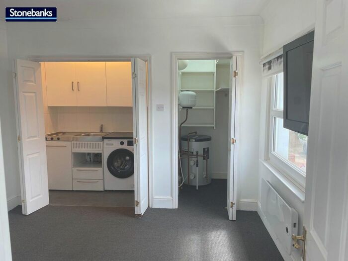 1 Bedroom Studio To Rent In Hanworth Road, Feltham, TW13