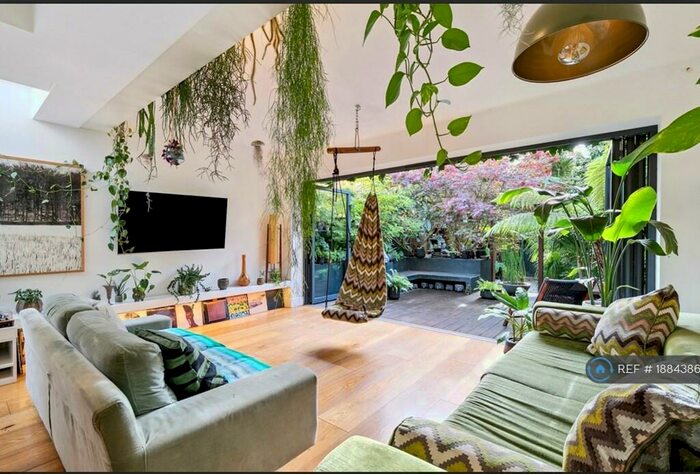 2 Bedroom Flat To Rent In Balham, London, SW12