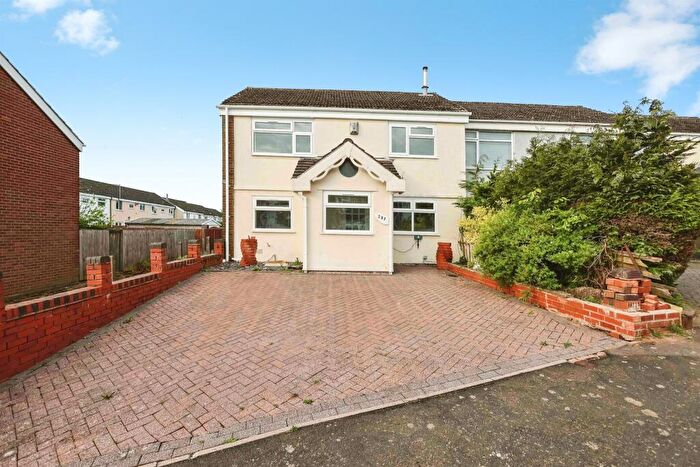 3 Bedroom End Of Terrace House For Sale In The Roundabout, Birmingham, B31