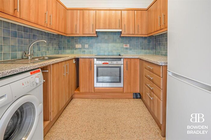 1 Bedroom Flat For Sale In High Road, South Woodford, E18