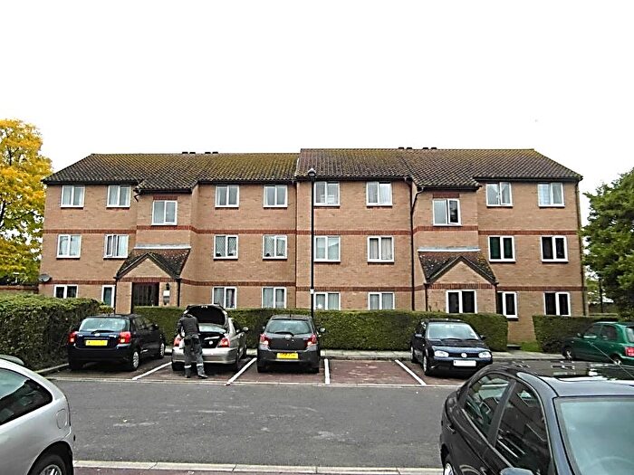 2 Bedroom Flat For Sale In Harewood Terrace, Southall, UB2