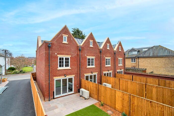 3 Bedroom Terraced House To Rent In Stoneylands Road, Egham, TW20