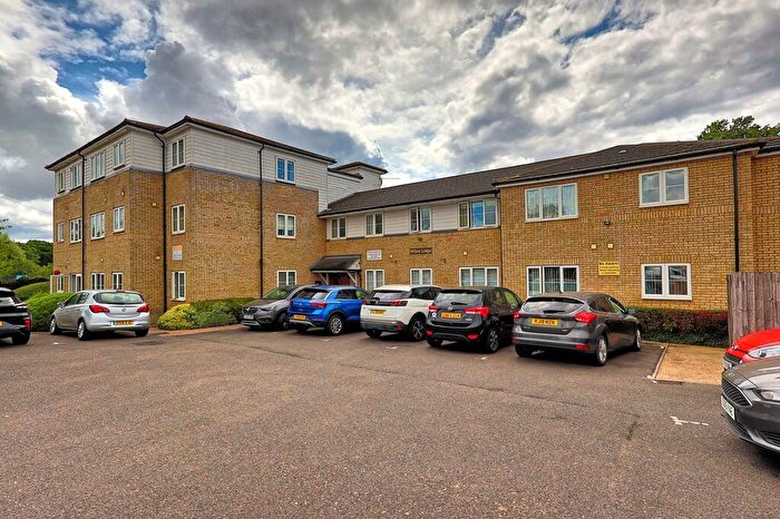 2 Bedroom Flat For Sale In Willow Lodge, Hart Road, SS7