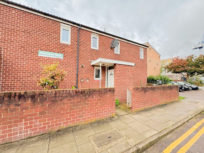 3 Bedroom Town House To Rent In Kirkland Walk, Hackney, E8