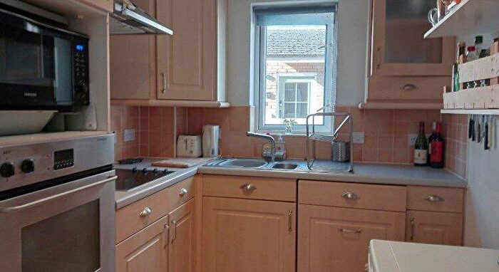 2 Bedroom Flat For Sale In Grangemoor Court, Cardiff, CF11