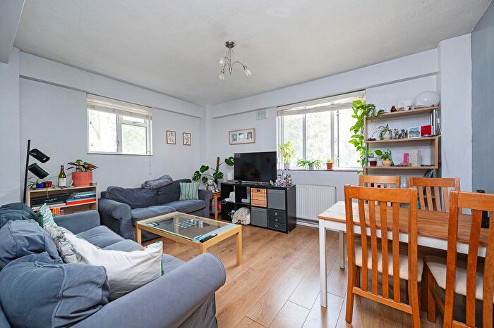 3 Bedroom Flat To Rent In Ansell House, Whitechapel, London, E1