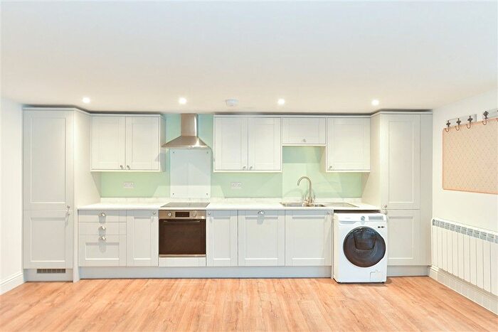 1 Bedroom Flat For Sale In Goldbridge Road, Piltdown, Uckfield, East Sussex, TN22