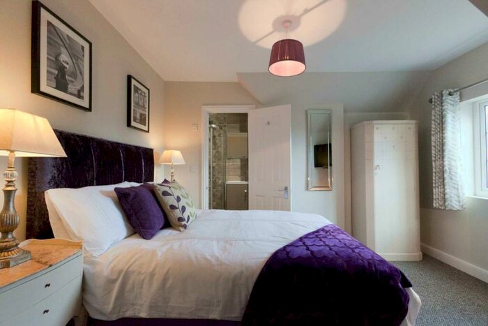 1 Bedroom Semi-Detached House To Rent In Waverley Road, Reading, RG30