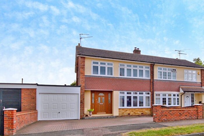 3 Bedroom Semi-detached House For Sale In Bakers Meadow, Doddinghurst, Brentwood, CM15