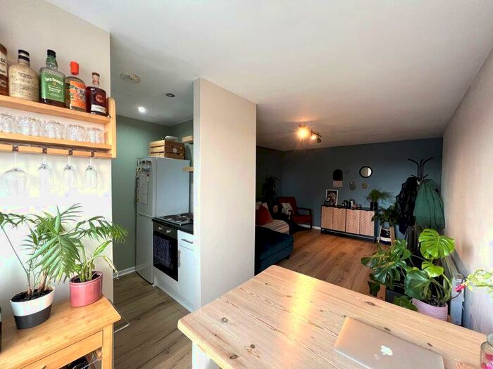 2 Bedroom Flat To Rent In Anson Street, Manchester, M30