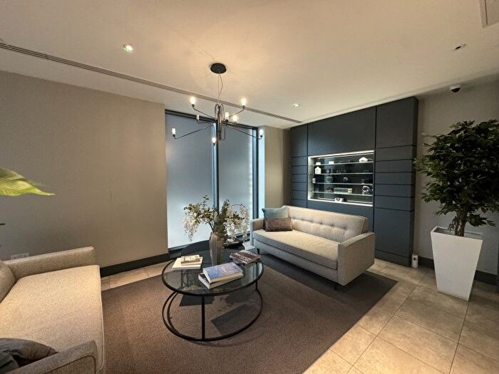 1 Bedroom Flat To Rent In Staines, Surrey, TW18