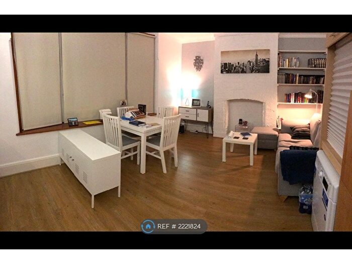 2 Bedroom Flat To Rent In Brent Street, London, NW4