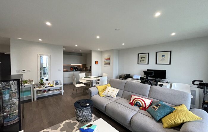 1 Bedroom Apartment For Sale In Newnton Close, London, N4