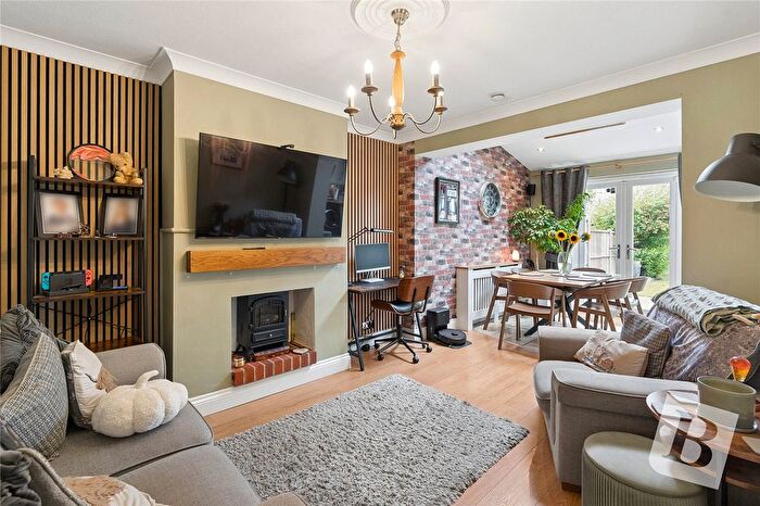 3 Bedroom Semi-Detached House For Sale In Hillcrest Road, Hornchurch, RM11