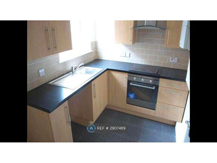 2 Bedroom Maisonette To Rent In King Street, Dukinfield, SK16