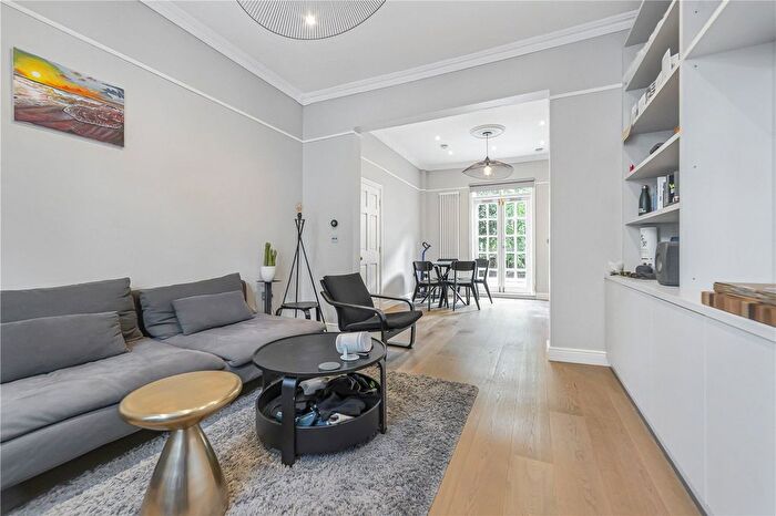 3 Bedroom Flat To Rent In Acton Street, London, WC1X