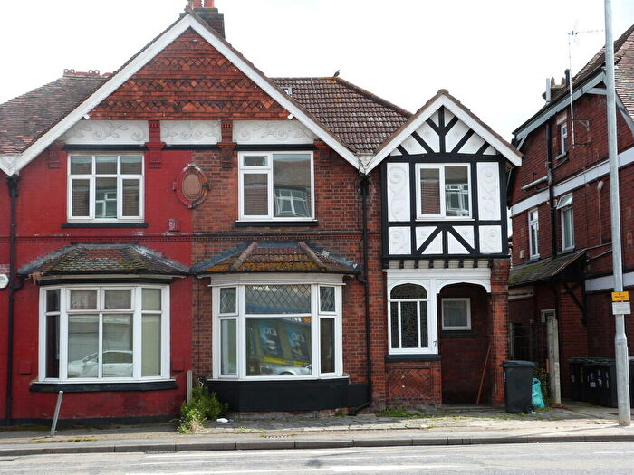 2 Bedroom Maisonette To Rent In Sewardstone Road, Waltham Abbey, EN9